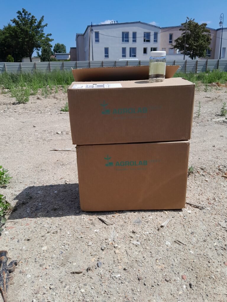 Glacières de conditionnement des bocaux d'échantillonnage de sol