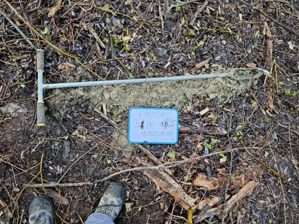 Sondage de prélèvement des sols dans le cadre d'un étude de sol réalisée par ENYSOL au Port Du Havre (76)