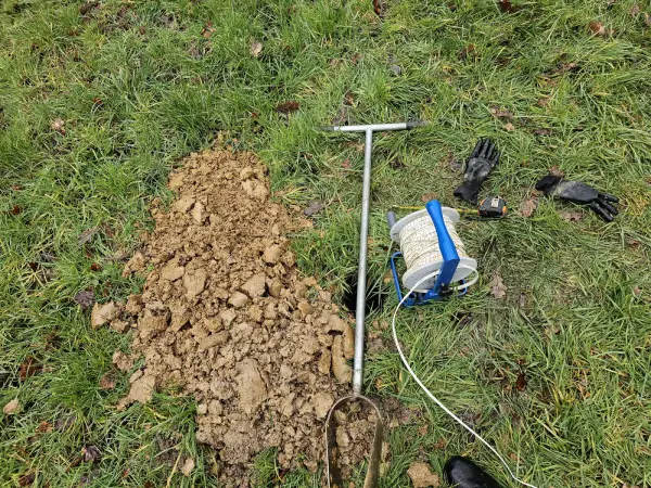 Sondage de reconnaissance des sols réalisé dans le cadre d'une étude G1 ES pour la vente de terrain à Lizy-sur-Ourcq (77440)