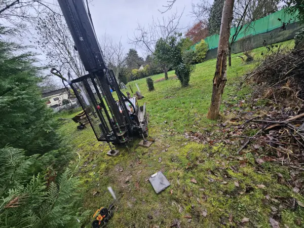 Sondages réalisés au pénétromètre dynamique pour évaluer la résistance mécanique des sols in-situ.