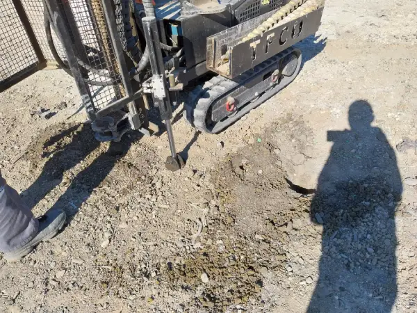 Investigation sur site avant terrassement, pour évaluer la qualité des sols en profondeur