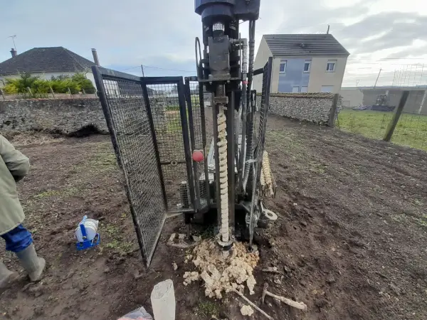 Sol argileux mis en évidence dans le cadre d'une vente de terrain constructible